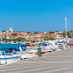 Prázdninový dům Lovely In Ližnjan
